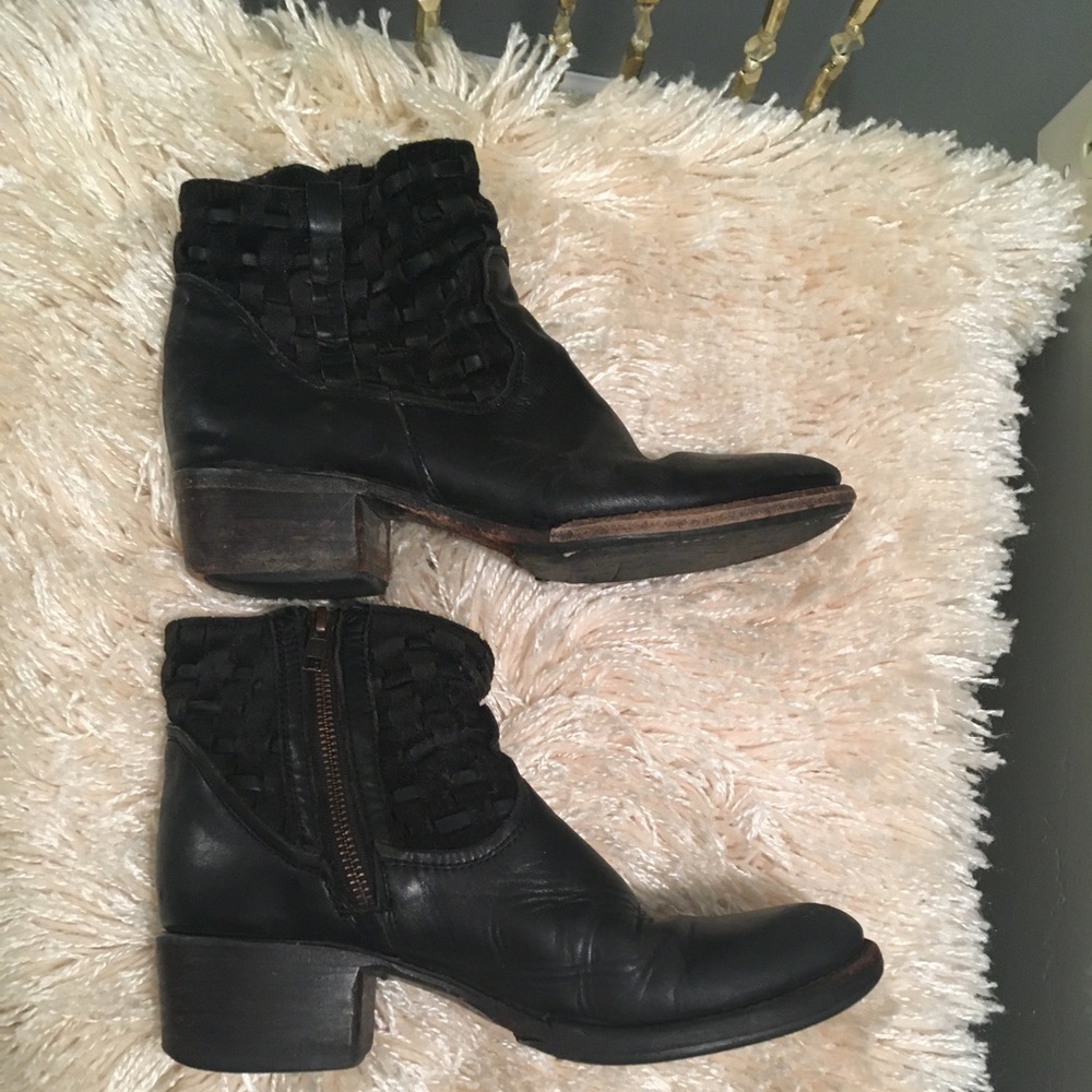 Sutro of San Francisco black woven leather boots Size 8 heel 1.5”